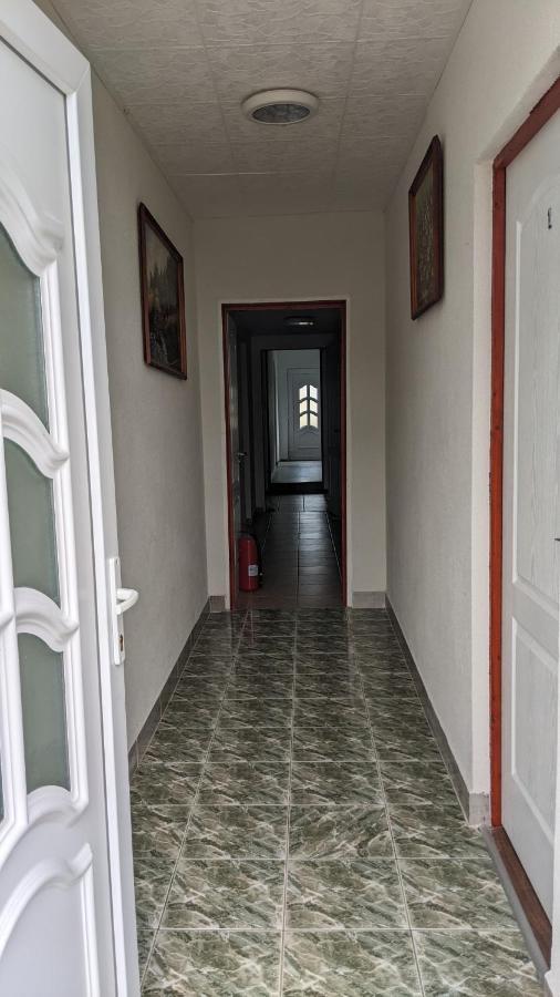 Margareta Etterem Es Vendeghaz Gasthaus Balatonbereny Ngoại thất bức ảnh