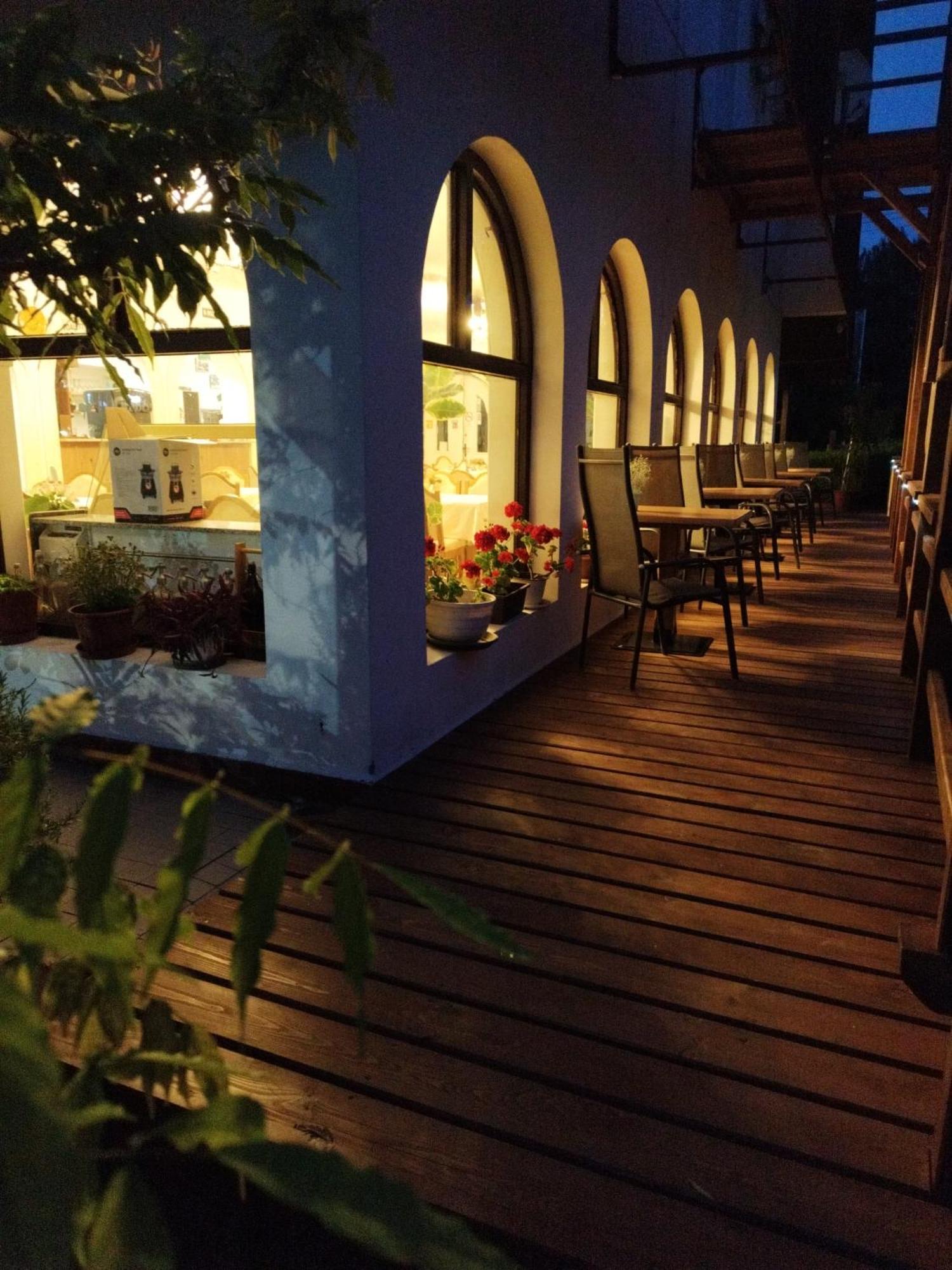 Margareta Etterem Es Vendeghaz Gasthaus Balatonbereny Ngoại thất bức ảnh