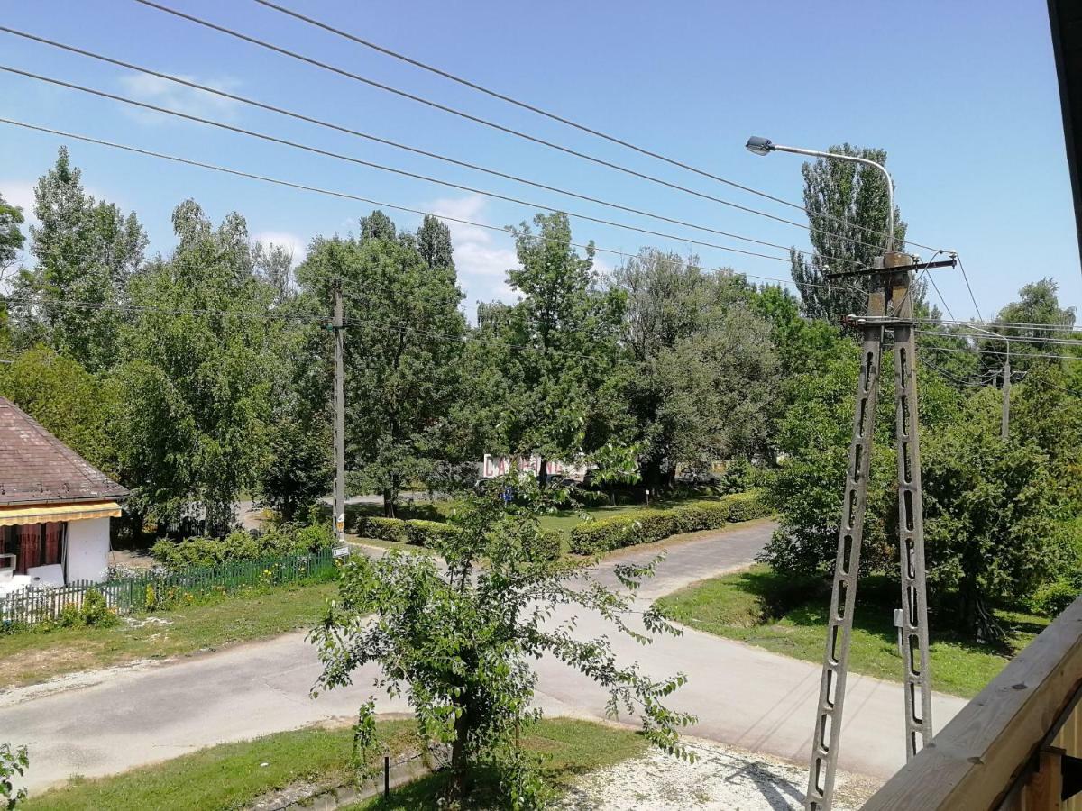 Margareta Etterem Es Vendeghaz Gasthaus Balatonbereny Ngoại thất bức ảnh